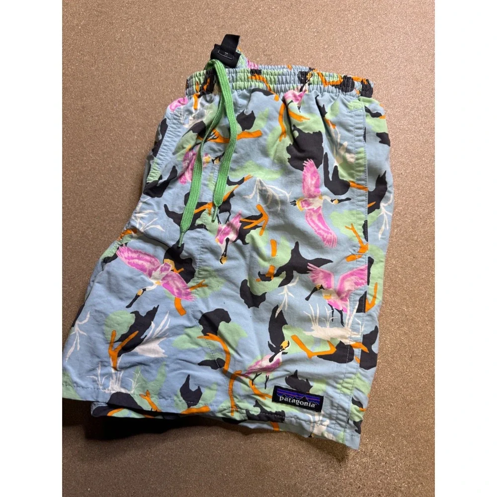 Patagonia Baggies 5 Inseam Shorts Mens Medium Blue Crane Bird Print 57022‎